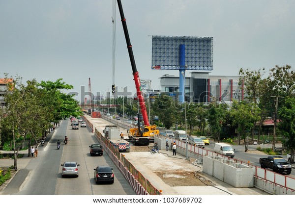 BANGKOK, THAILAND-Febuary 10,2018: Skytrain\
Construction work Orange Line on Ramkhamhaeng Road For a\
streamlined journey in the\
future.