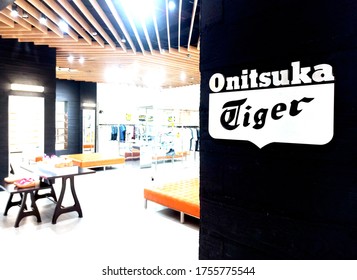 onitsuka tiger iconsiam