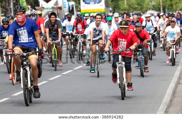 BANGKOK, THAILAND-SEPTEMBER 22: Group of\
cyclists Participated in the activity Car Free Day  campaign on\
September 22, 2013 in Bangkok,\
Thailand.