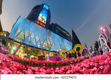 BANGKOK-JAN 3: Front view of Central World Shopping Center at twilight on Jan 3, 2016. It is a shopping plaza and complex in Bangkok which is the sixth largest shopping complex in the world