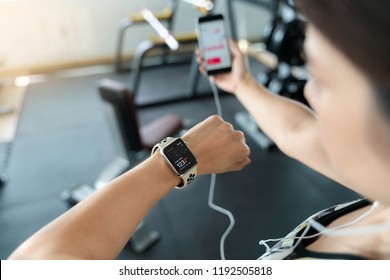 Bangkok,Thailand ,1 Oct 2018 : Close Up Of Apple Watch Heart Rate App View Woman Workout Indoor Gym