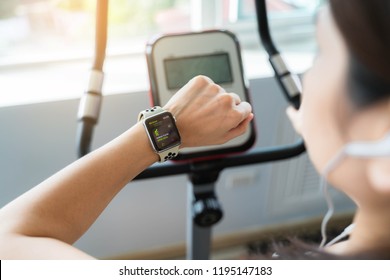 Bangkok,Thailand ,1 Oct 2018 : Close Up Of Apple Watch Indoor Cycle App Workout Fitness Gym