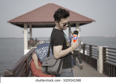 Bangkok,Thailand, - February 19, 2018 :  Man Holding Pepsi Can Classic Style In Nature View