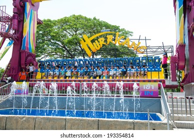 BANGKOK,THAILAND - MAY 11: The Shaking Machine At Dream World On May 11, 2014. In Bangkok ,Thailand