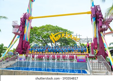 BANGKOK,THAILAND - MAY 11: The Shaking Machine At Dream World On May 11, 2014. In Bangkok ,Thailand