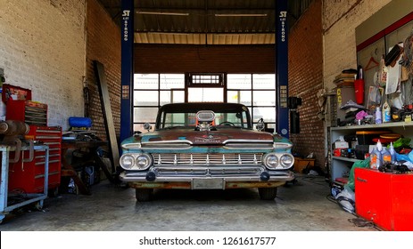 Bangkok,THAILAND Nov 16, 2018: Vintage Car In Retro Garage Waiting For Fix On Classic Car Festival.