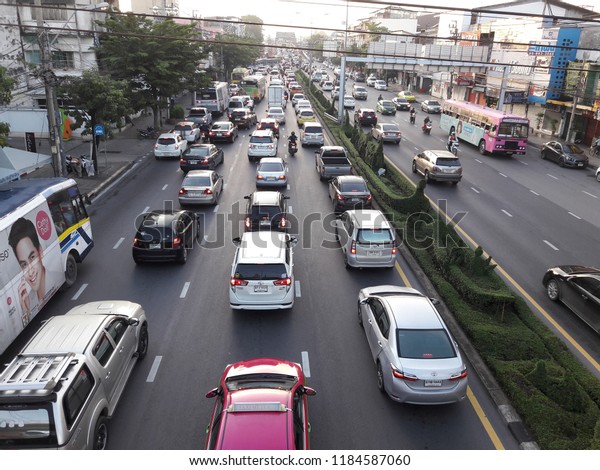 Bangkok,Thailand - september 17,2018 -  Heavy\
traffic And disorganized driving. from Khet Phra Nakhon On  in the\
morning. On \
Monday.