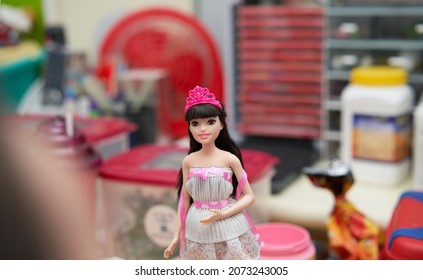 Bangkok,Thailand,Aug 30,2021-barbie Doll Dress Up In A Strapless Evening Gown And Wear A Crown. Children's Toys. Blur Kid Head Foreground                               