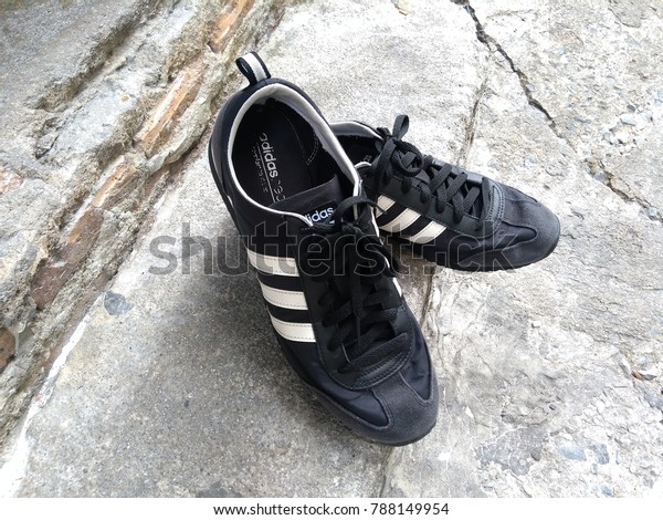 {keywor d} adidas neo jog