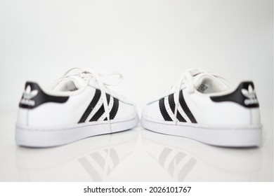 langsom dødbringende sporadisk Adidas shoes Images, Stock Photos & Vectors | Shutterstock