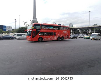 Bangkok,Thailand,June 29,2019
Tour Buses That Bring Foreign Tourists To The Hotel.