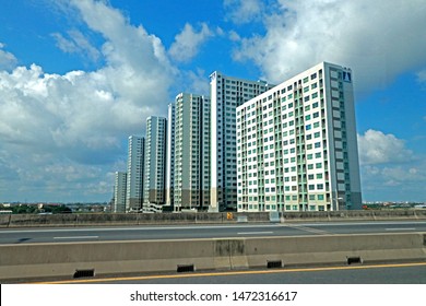 BANGKOK-THAILAND-MARCH 19 : View Of Building, Advertise Billboard & Traffic Jam On The Highway In The City Of Thailand, March 19, 2018 Bangkok, Thailand