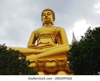 100 Phra Buddha Dhammakaya Thepmongkhon Images, Stock Photos & Vectors ...