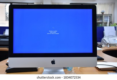 Bangkok,Thailand-October 15 2020 : Microsoft Windows 10 Run On IMac Mid-2015 Using Boot Camp Is Working On Updates.