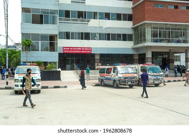 Bangladesh – April 23, 2021: Ambulances And Dead-bodies Carrying Vehicles Are Waiting All The Time In Front Of The Largest Dedicated Covid-19 Hospital Triage And Emergency Department In Mohakhali.