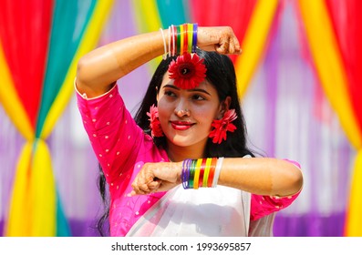 Bangladeshi Beautiful Girl Face And Traditional Girls Wearing Saree At Dhaka Bangladesh Photo Taken Date:2-18-2021