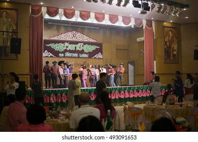 BANGPROK PATHUMTANI THAILAND OCTOBER 2016 :Unidentified Teacher And Student Join Retriement Party On September 30,2016 In Pathumwilai School,Pathum,Bangprok,Muang,Patumtani,Thailand.
