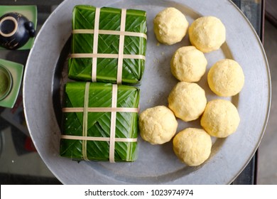 "BANH CHUNG" (Sticky rice cake) is a traditional in Lunar new year of Vietnamese rice cake which is made from glutinous rice, mung beans, pork and other ingredients.