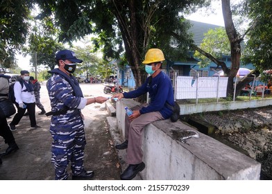 Banjarmasin, South Kalimantan, Indonesia - February 8, 2021: The Banjarmasin City Covid 19 Joint Task Force Team Distributes Masks To Traders And The Public At The Market