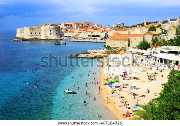 Playa Banje Y Dubrovnik En Croacia Foto De Stock Editar Ahora