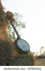 Banjo resting on straw Division in the fields, the warm sun of farmers placed players relax after work.