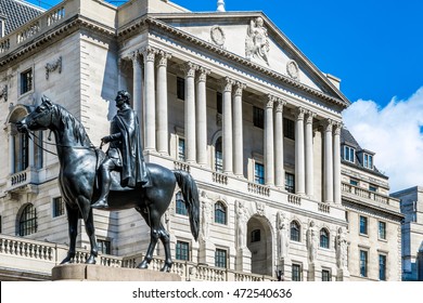 Bank of England and equestrian statue of the Duke of Wellington in London