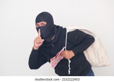 Bank Robber Wearing Black Balaclava And Hoodie For Disguise, Managed To Rob A Bank And Run Away With A Bag Full Of Money