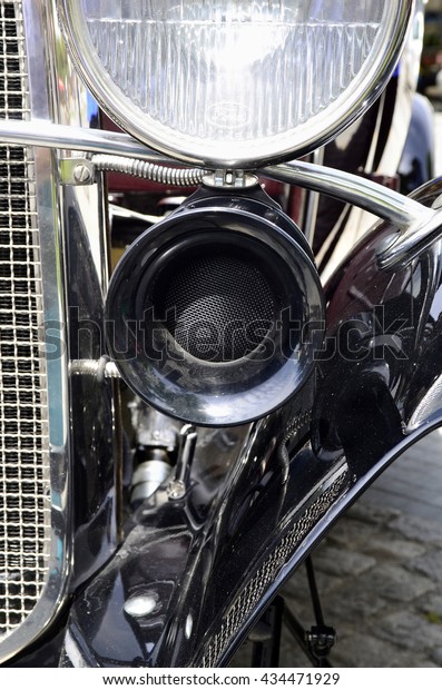 Banks,\
BULGARIA - May 29.2016: EXPLANATORY museum exhibit of old RETRO\
CAR.Close-up of headlight of classic retro\
car