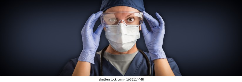 Banner der weiblichen Ärztin oder Krankenschwester in medizinischen Gesichtsmaske und Schutzausrüstung.