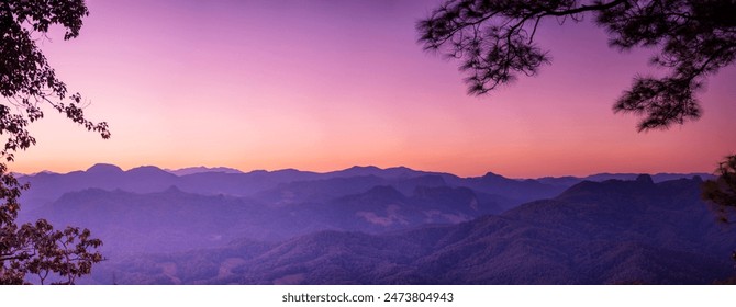 Anuncio púrpura cielo amanecer