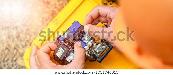 Banner template Technician Fiberoptic Fusion\
Splicing. Worker connecting for Cable Internet signal and Wire\
connection with Fiber Optic Fusion Splicing machine,fiber optic\
cable splice machine in\
work