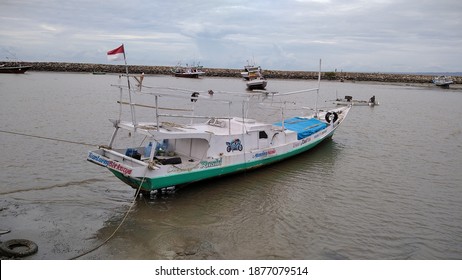 Perahu Nelayan Images Stock Photos Vectors Shutterstock