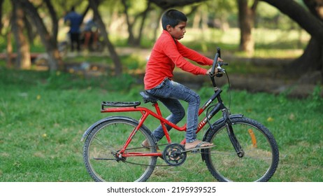 Barahkhamba Road, Delhi, India- 15 ‎august ‎2022 :indian Boy Learning To Cycle In The Park