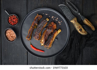Barbecue Pork Spare Ribs With Fruit Relish Set, On Plate, With Barbeque Knife And Meat Fork, On Black Wooden Table Background, Top View Flat Lay