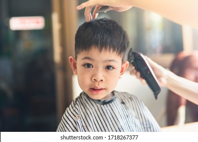 Barber Person Whose Occupation Mainly Cut Stock Photo 1718267377 ...