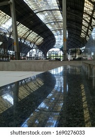 BARCELONA, CATALONIA, SPAIN - AUGUST 28, 2018: Estació De França. View Of The Modernist Platforms Of The Train Station. Architectural Work Of Modernism. Illustrative Of The Architecture In Modernist P