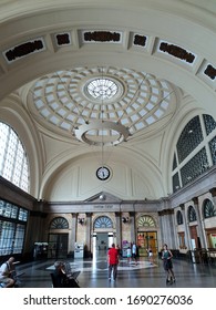 BARCELONA, CATALONIA, SPAIN - AUGUST 28, 2018: Estació De França. Panoramic View Of The Interior At The Entrance To The Train Station. Modernist Architectural Work. Illustrative Of The Architecture.