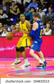 BARCELONA - FEBRUARY 29: Richard Hendrix (L) In Action At The Euroleague Basketball Match Between FC Barcelona And Maccabi Electra, Final Score 70-67, On February 29, 2012, In Barcelona, Spain.