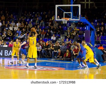 BARCELONA - FEBRUARY 29: Richard Hendrix (5) In Action At The Euroleague Basketball Match Between FC Barcelona And Maccabi Electra, Final Score 70-67, On February 29, 2012, In Barcelona, Spain.