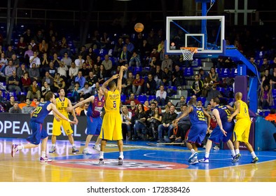 BARCELONA - FEBRUARY 29: Richard Hendrix (5) In Action At The Euroleague Basketball Match Between FC Barcelona And Maccabi Electra, Final Score 70-67, On February 29, 2012, In Barcelona, Spain.