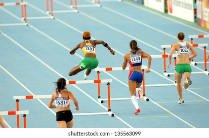 BARCELONA - JULY, 13: Competitors of 400m hurdles women during the 20th World Junior Athletics Championships at the Olympic Stadium on July 13, 2012 in Barcelona, Spain