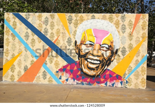 Graffiti Mural Tribute to Nelson Mandela on Oct 24, 2012 