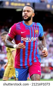 BARCELONA - SEP 26: Memphis Depay in action during the La Liga match between FC Barcelona and Levante at the Camp Nou Stadium on September 26, 2021 in Barcelona, Spain.