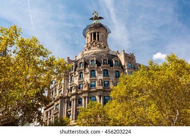 BARCELONA - SEPTEMBER 19, 2014: La Union Y El Fenix Espanol Building On Passeig De Gracia In The Eixample District In Barcelona, Spain.