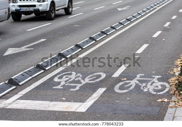 Barcelona, Spain, 29th November 2017: A cycle lane\
uses toughened lane dividers, protecting cyclists from vehicles\
straying into the cycle\
lane