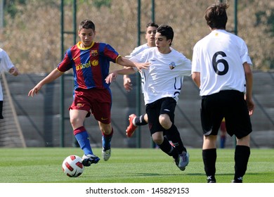 BARCELONA, SPAIN - APR 16: Carlos Martinez Ruiz Plays With F.C Barcelona Youth Team Against Sant Cugat On April 16, 2011 In Barcelona, Spain.