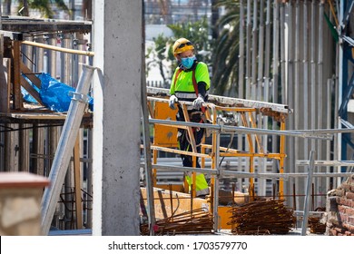 Mataró, BARCELONA, SPAIN; April 14 2020: Construction Workers Return To Work With Masks Protected Against Covid-19. Back To Work. Building Construction.