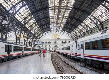 BARCELONA, SPAIN - AUGUST 2, 2014: Barcelona França Railway Station Platform (Estació De França). It Is A Major Railway Station In The City Of Barcelona, Famous For Its Architecture