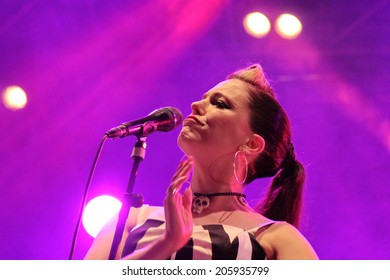 BARCELONA, SPAIN - JULY 12, 2014: Irish Rockabilly Singer Imelda May During His Show In Cruilla Barcelona Festival.