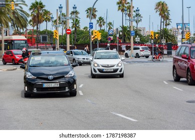 Barcelona, Spain - July 28 2020:  Trafic In  Through Empty Streets After COVID 19 In Barcelona, Spain.